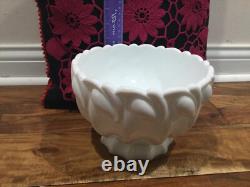 RARE HEAVY Indiana Glass 1009 Centerpiece Bowl Ribbed Milk Glass Leaves 8.5''X6