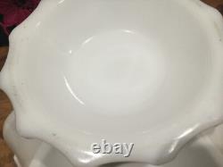RARE HEAVY Indiana Glass 1009 Centerpiece Bowl Ribbed Milk Glass Leaves 8.5''X6