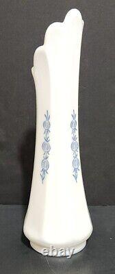 RARE L E Smith Blue Onion Swung White 8 Panel Milk Glass Vase 11 1/2