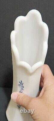 RARE L E Smith Blue Onion Swung White 8 Panel Milk Glass Vase 11 1/2