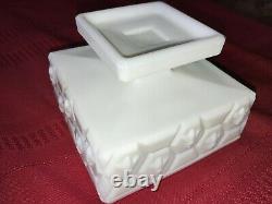 Rare FENTON White Milk Glass Honeycomb & HONEY BEE 4½ Square Candy Dish with Lid