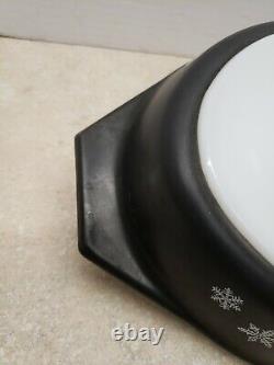 Rare Vintage Pyrex 1 1/2 Qt Casserole Black and White Snowflakes. NO DIVISIONS