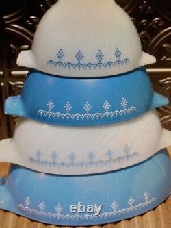 Set Of 4 Vintage Pyrex Cinderella Mixing Bowls Blue & White Snowflake Garland