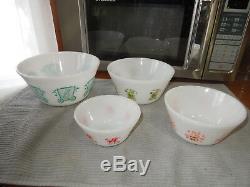 Set of 4 1950s Mint Federal Mixing Nesting White Milk Glass Bowls Circus Pattern