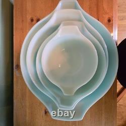 Set of 4 Vintage Pyrex Amish Butter print Mixing Bowls Turquoise/White 441- 444