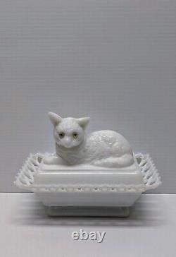 VINTAGE ANTIQUE WHITE MILK GLASS COVERED DISH FIGURAL CAT with EYES