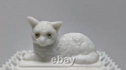 VINTAGE ANTIQUE WHITE MILK GLASS COVERED DISH FIGURAL CAT with EYES