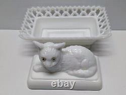 VINTAGE ANTIQUE WHITE MILK GLASS COVERED DISH FIGURAL CAT with EYES