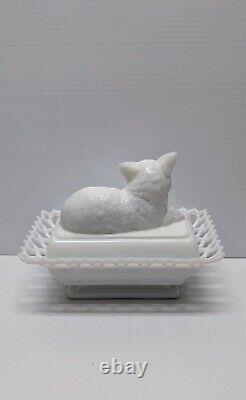 VINTAGE ANTIQUE WHITE MILK GLASS COVERED DISH FIGURAL CAT with EYES