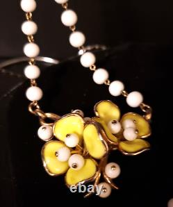 VINTAGE Trifari CAMELLIA Set Necklace Bracelet Earrings Yellow White Milk Glass