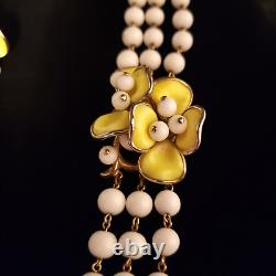 VINTAGE Trifari CAMELLIA Set Necklace Bracelet Earrings Yellow White Milk Glass