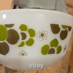 VTG AH Fire King Springtime Mod Green Flower MCM Milk Glass Bowls 4 Set Mixing