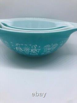 VTG Pyrex AMISH BUTTERPRINT Cinderella Bowl Set Turquoise & White 444,443,442