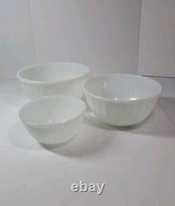VTG Set Of 3 Anchor Hocking FireKing White Milk Glass Mixing Bowls Swirl Pattern