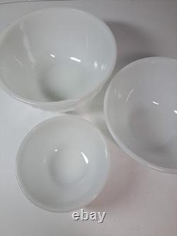 VTG Set Of 3 Anchor Hocking FireKing White Milk Glass Mixing Bowls Swirl Pattern