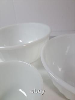 VTG Set Of 3 Anchor Hocking FireKing White Milk Glass Mixing Bowls Swirl Pattern