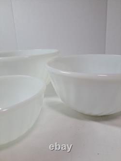 VTG Set Of 3 Anchor Hocking FireKing White Milk Glass Mixing Bowls Swirl Pattern