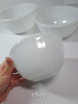 VTG Set Of 3 Anchor Hocking FireKing White Milk Glass Mixing Bowls Swirl Pattern