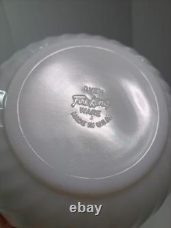 VTG Set Of 3 Anchor Hocking FireKing White Milk Glass Mixing Bowls Swirl Pattern