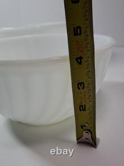 VTG Set Of 3 Anchor Hocking FireKing White Milk Glass Mixing Bowls Swirl Pattern