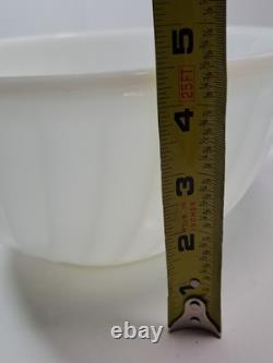 VTG Set Of 3 Anchor Hocking FireKing White Milk Glass Mixing Bowls Swirl Pattern