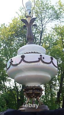 Vintage 1960s MCM Retro Hollywood Regency Carnival Milk Glass Lamp STUNNING