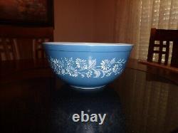 Vintage 3- Pyrex Colonial Mist Blue and White with Daisies Nesting Mixing Bowls