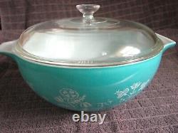 Vintage 443 PYREX BOWL & LID Needlepoint Turquoise 1958 Embroidery 2 1/2 Qt