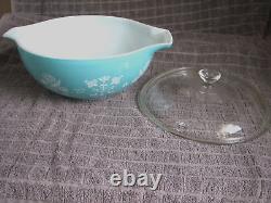 Vintage 443 PYREX BOWL & LID Needlepoint Turquoise 1958 Embroidery 2 1/2 Qt