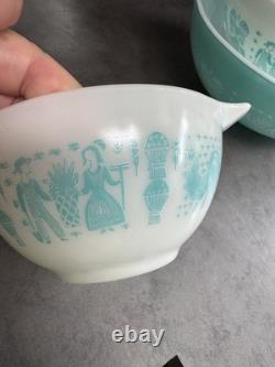 Vintage Butterprint Blue Pyrex Glass Set of 4 Nesting bowls