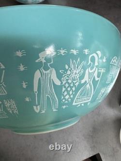 Vintage Butterprint Blue Pyrex Glass Set of 4 Nesting bowls