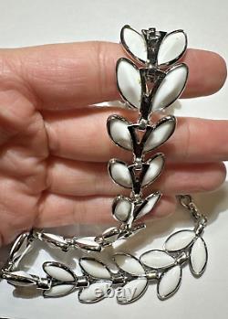 Vintage Crown Trifari White Milk Glass Leaf Leaves Silver tone 18 Necklace DC2