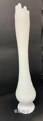 Vintage Fenton 3652 MI White Milk Glass Hobnail 23 Swung Vase (2)
