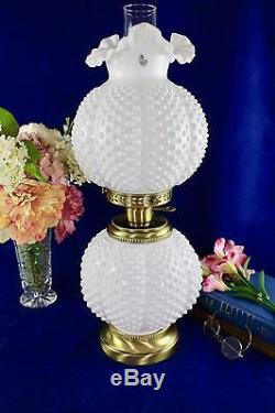 Vintage Fenton Art Glass GWTW White Milkglass Hobnail Electric Lamp Excellent