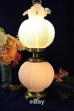 Vintage Fenton Art Glass GWTW White Milkglass Hobnail Electric Lamp Excellent