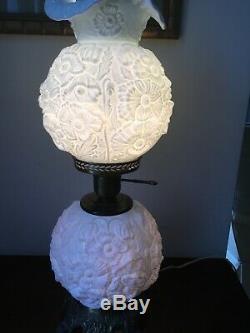 Vintage Fenton White Poppy Milk Glass Gone With The Wind Parlor Lamp