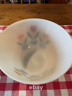 Vintage Fire-King Tulip Pattern Mixing Bowls (8 1/2 & 9 1/2)