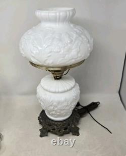 Vintage Gone With The Wind Phoenix Wild Rose White Milk Glass 3-Way Lamp