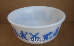 Vintage Hazel Atlas Blue Dutch Boy & Girl 9 Mixing Bowl in Excellent Condition