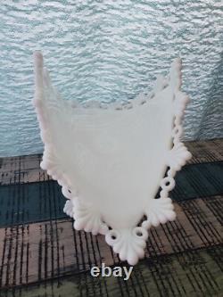 Vintage Milk Glass Westmoreland Rings &Petals Pattern Banana Boat RARE