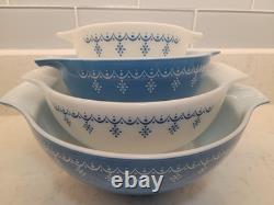 Vintage PYREX Cinderella Snowflake Garland Print, 4 Nesting Bowls