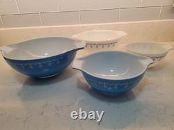 Vintage PYREX Cinderella Snowflake Garland Print, 4 Nesting Bowls