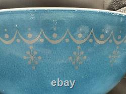 Vintage PYREX Snowflake Blue & White Garland Cinderella Mixing Nesting Bowl Set