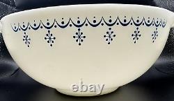 Vintage PYREX Snowflake Blue & White Garland Cinderella Mixing Nesting Bowl Set