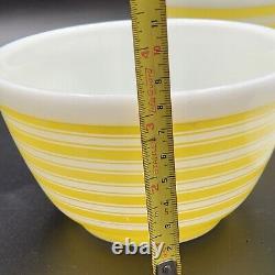 Vintage Pair Yellow Stripe Pyrex Mixing Bowls 1.5pt With 1 Lid Milk Glass