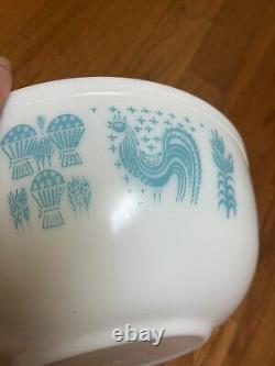 Vintage Pyrex 4-Qt. Amish Butterprint #404 Mixing Bowl-Turquoise & White