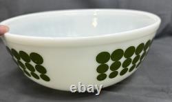 Vintage Pyrex 404 Green Dot (Green Dots) Bowl 4 Quart White Milk Glass USA