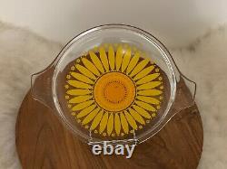 Vintage Pyrex 475-B Daisy Yellow Casserole Dish with Daisy Lid (2-1/2 Quart)