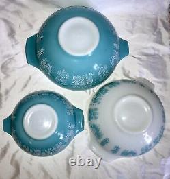 Vintage Pyrex AMISH BUTTERPRINT Cinderella 3 Bowl Set Turquoise & White EUC