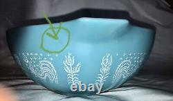 Vintage Pyrex AMISH BUTTERPRINT Cinderella 3 Bowl Set Turquoise & White EUC